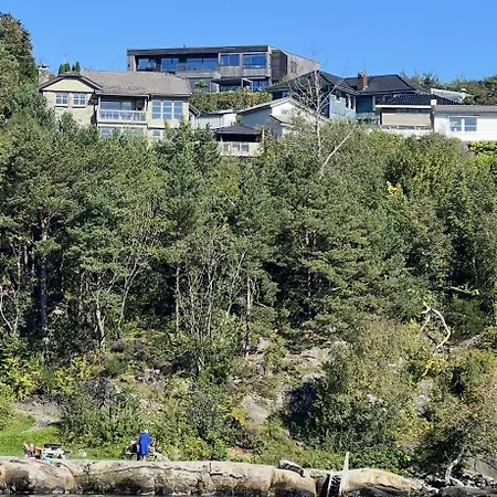 Med 5 Soverom, 4 Bad Og 3 Kjokken, 400 M Fra Lokal Badestrand Villa *