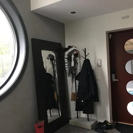 Med 5 Soverom, 4 Bad Og 3 Kjokken, 400 M Fra Lokal Badestrand Villa *