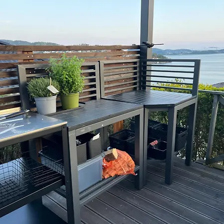 Villa Med 5 Soverom, 4 Bad Og 3 Kjokken, 400 M Fra Lokal Badestrand