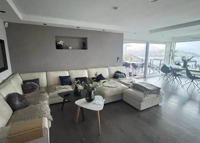 Villa Med 5 Soverom, 4 Bad Og 3 Kjokken, 400 M Fra Lokal Badestrand