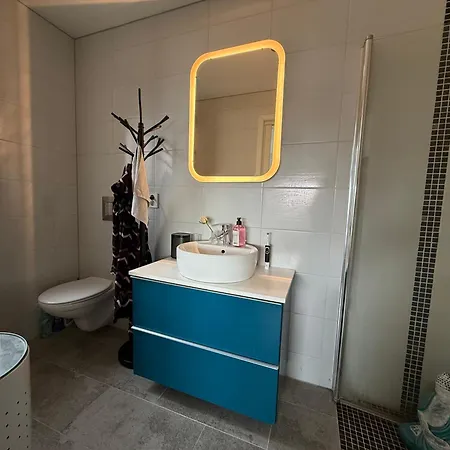 Med 5 Soverom, 4 Bad Og 3 Kjokken, 400 M Fra Lokal Badestrand * Bergen