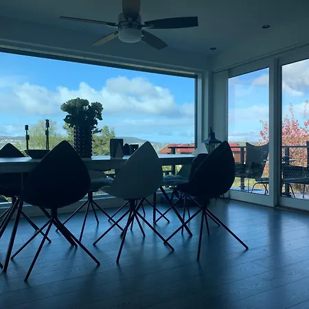 Med 5 Soverom, 4 Bad Og 3 Kjokken, 400 M Fra Lokal Badestrand Bergen