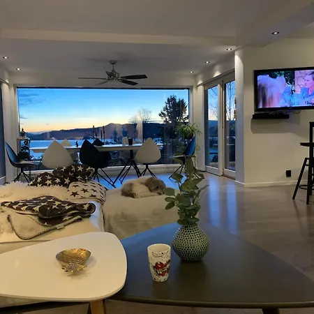 Villa Med 5 Soverom, 4 Bad Og 3 Kjokken, 400 M Fra Lokal Badestrand